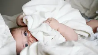  ¿Qué hago si mi bebé se despierta mucho por la noche?