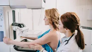 ¿Afectan las prótesis mamarias al diagnóstico del cáncer de mama?